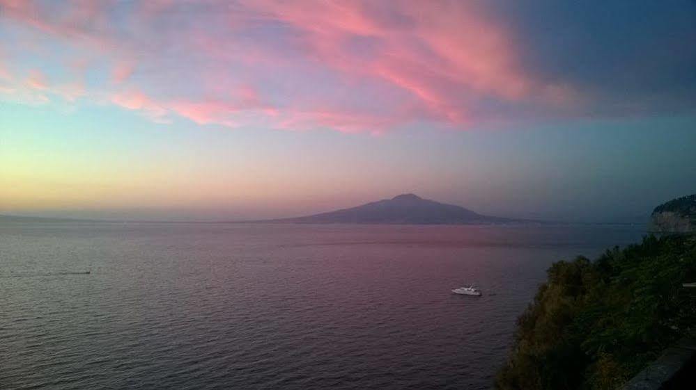 Surriento Suites Sorrento Esterno foto