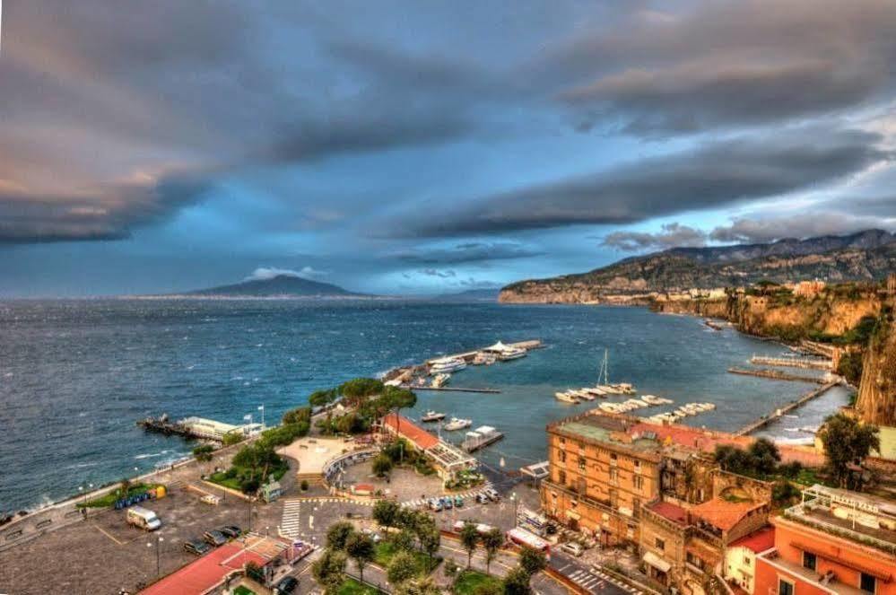 Surriento Suites Sorrento Esterno foto