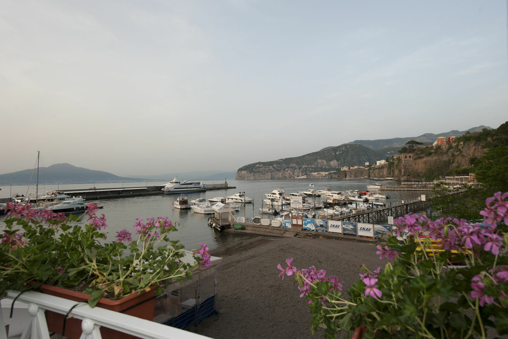 Surriento Suites Sorrento Esterno foto